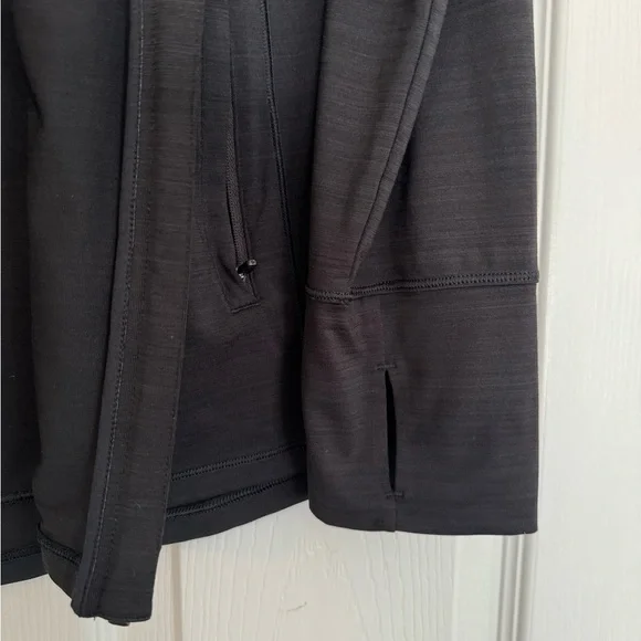 Women’s Athleta Hooded Pull-Over with Thumb Holes Size: Large - Picture 4 of 7